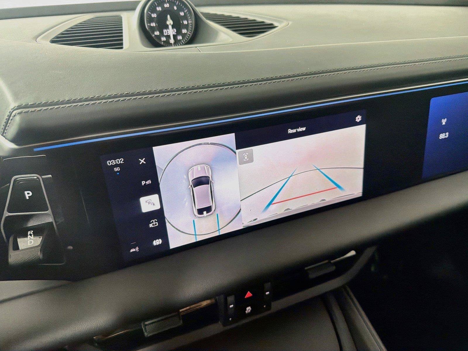 Certified 2025 Porsche Macan 4S Electric AWD/4WD image 18
