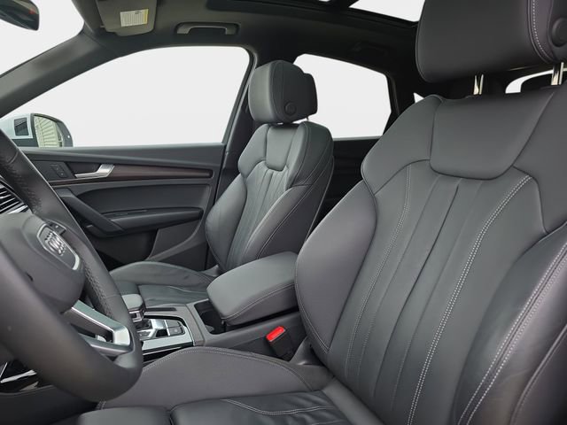 Used 2023 Audi Q5 2.0T Premium w/ Convenience Package image 18