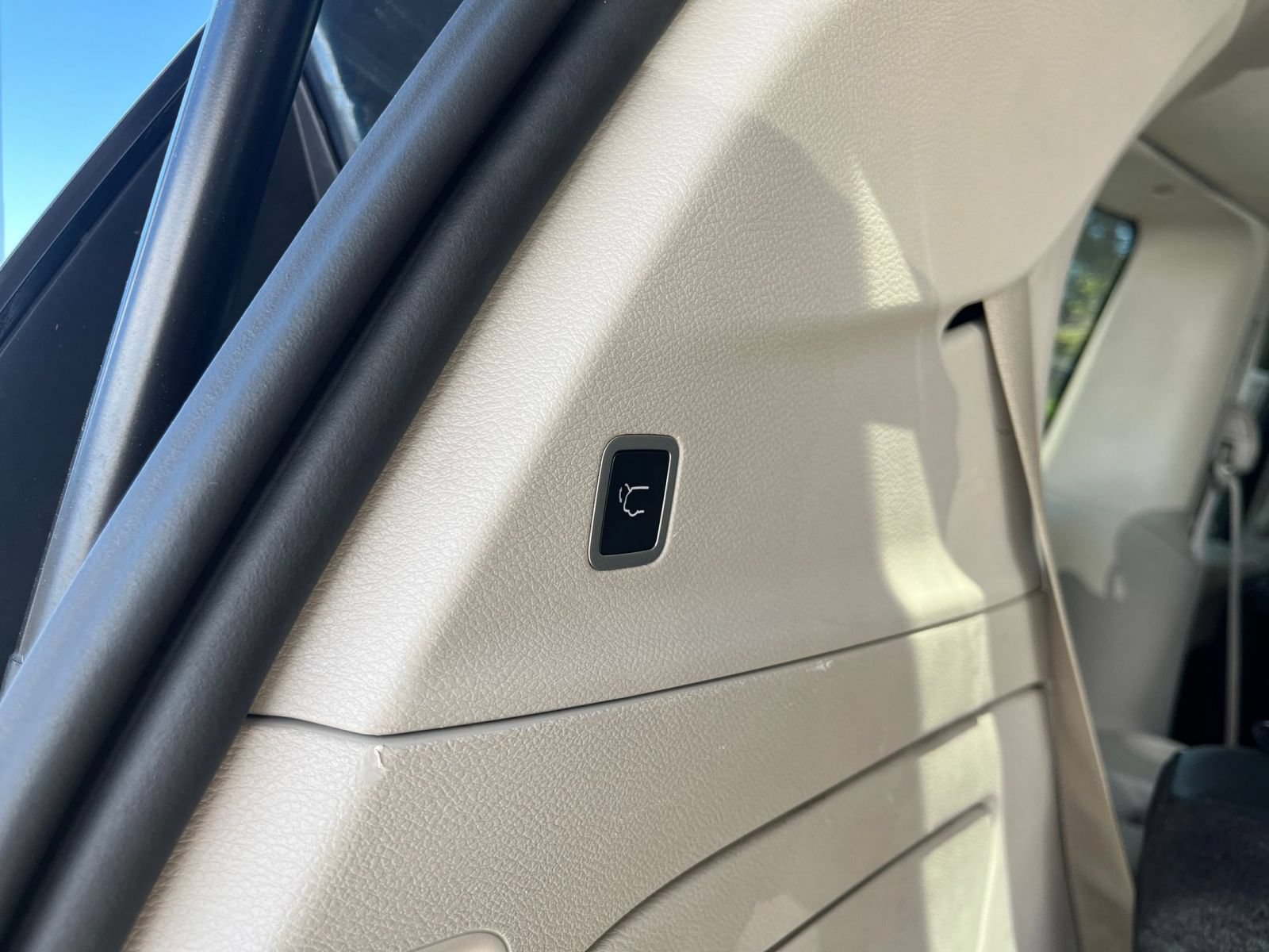 Used 2023 Chrysler Pacifica Touring-L FWD image 23