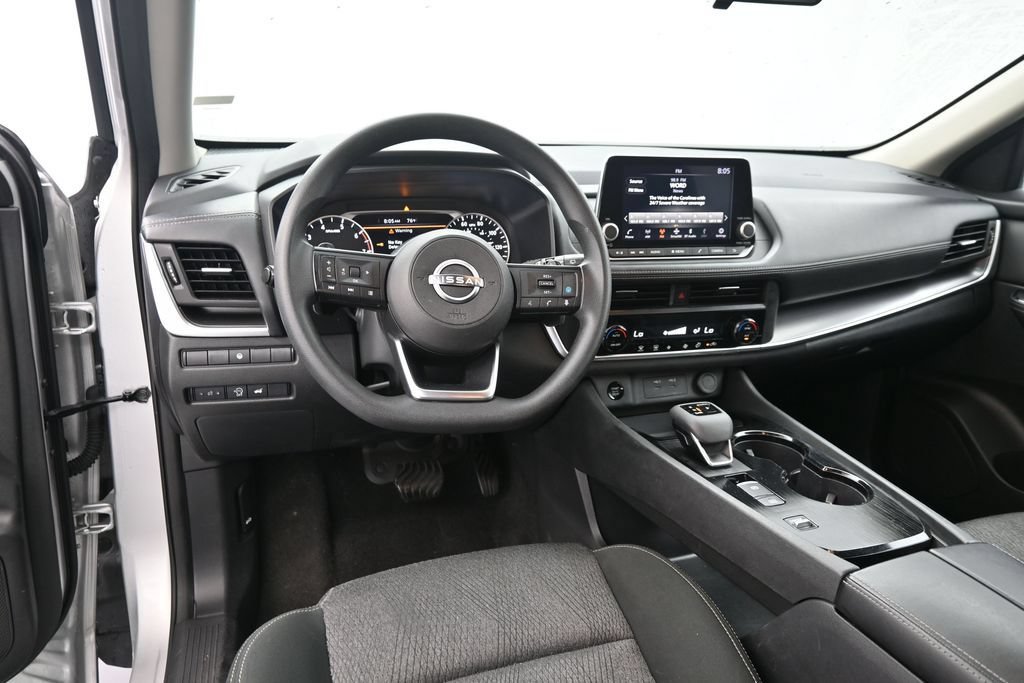 Used 2024 Nissan Rogue SV FWD image 18