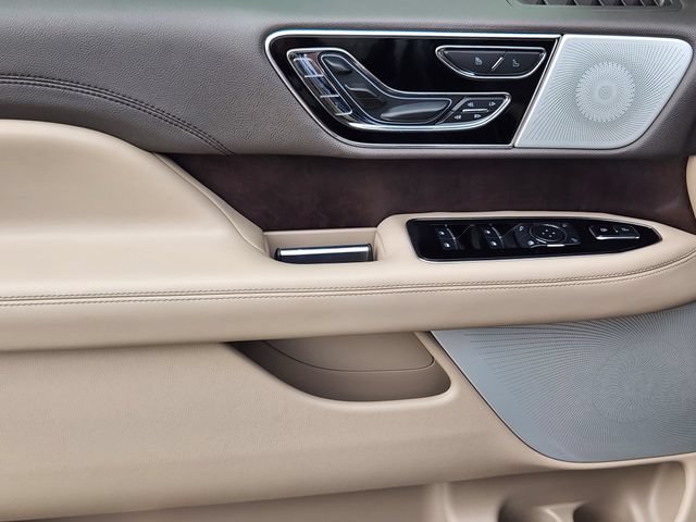 Certified 2023 Lincoln Navigator Reserve AWD/4WD image 11