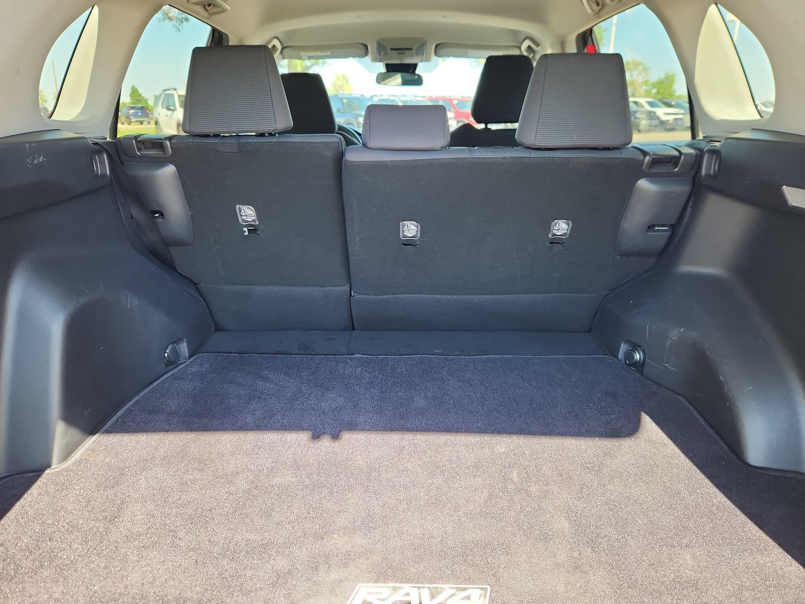 Used 2020 Toyota RAV4 LE w/ Carpet Mat Package AWD/4WD image 13