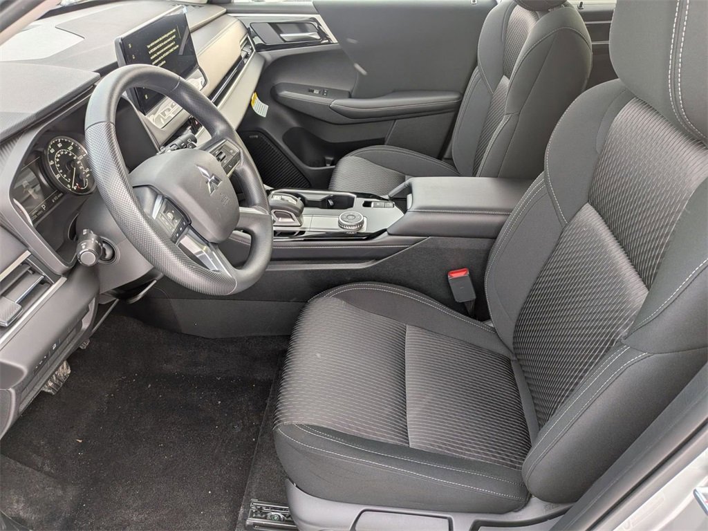 New 2026 Mitsubishi Outlander ES image 12