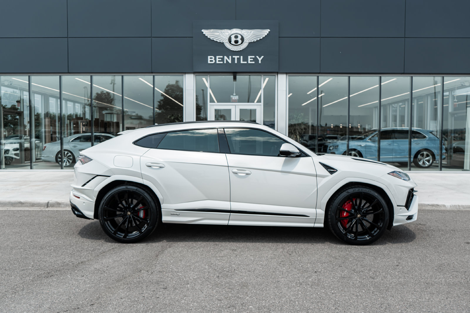 Used 2023 Lamborghini Urus S AWD/4WD image 13