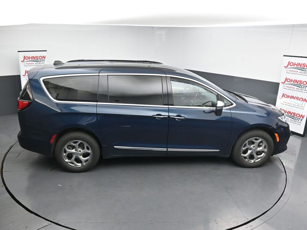 Used 2023 Chrysler Pacifica Limited image 17