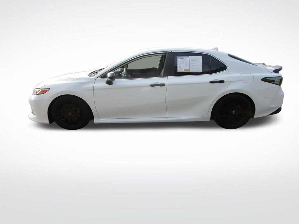 Used 2020 Toyota Camry LE image 2
