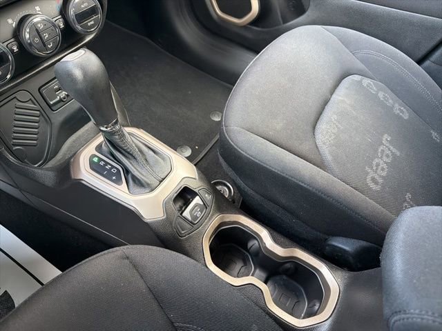 Used 2017 Jeep Renegade Latitude w/ Popular Equipment Group image 33