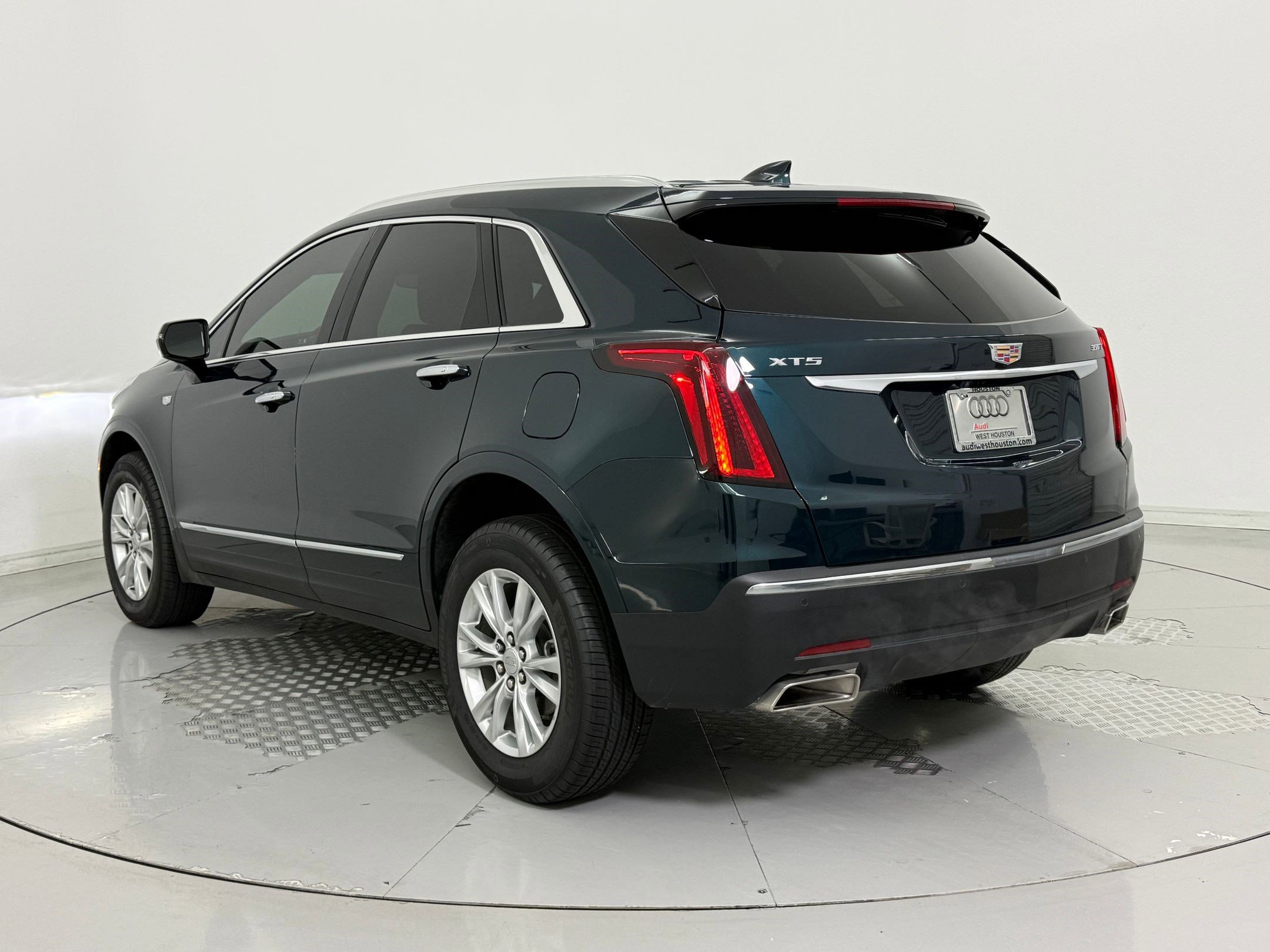 Used 2024 Cadillac XT5 Luxury image 3