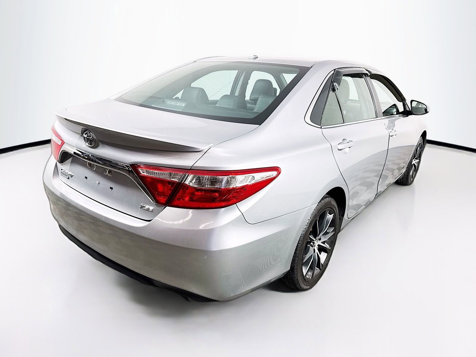 Used 2016 Toyota Camry XSE w/ Moonroof Package FWD image 7