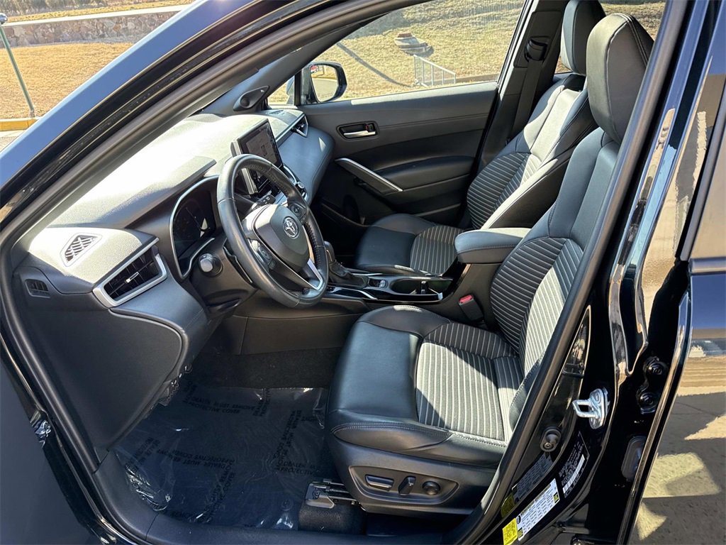 Used 2023 Toyota Corolla Cross XSE w/ Convenience Package image 16
