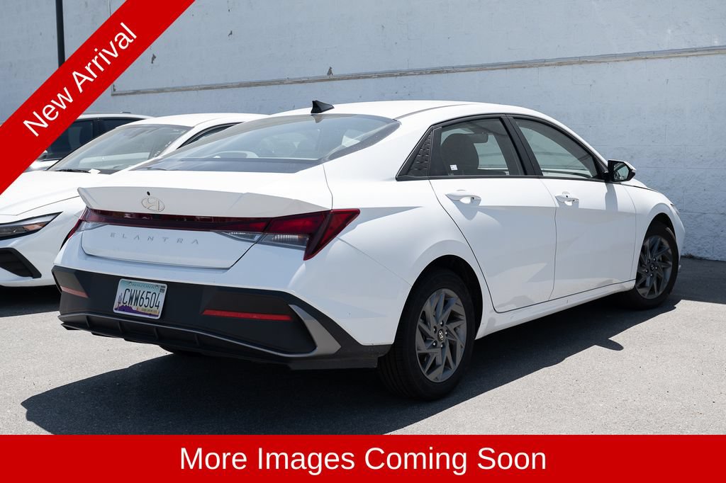Used 2024 Hyundai Elantra SEL FWD image 3