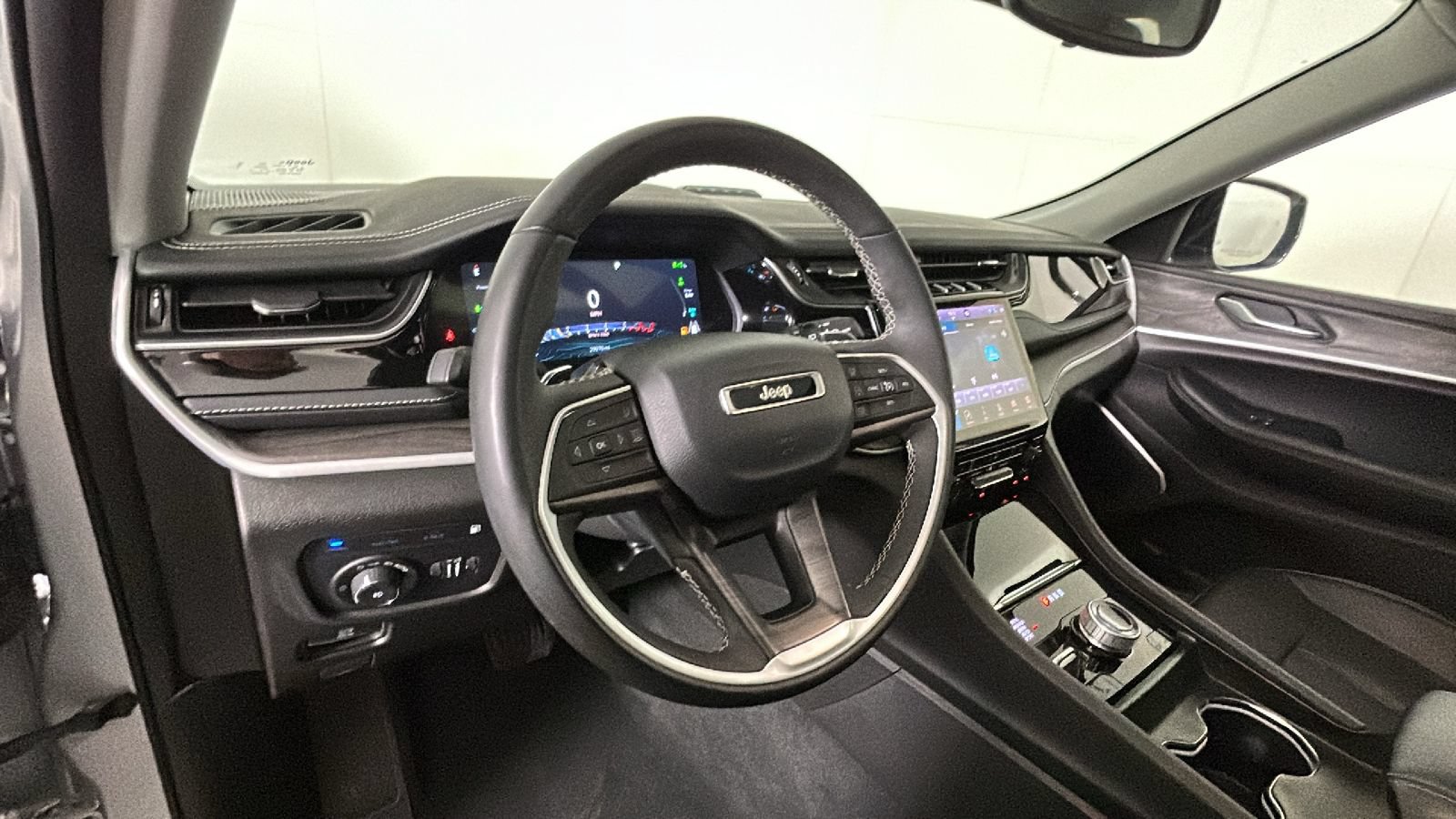 Used 2024 Jeep Grand Cherokee Limited 4xe AWD/4WD image 17