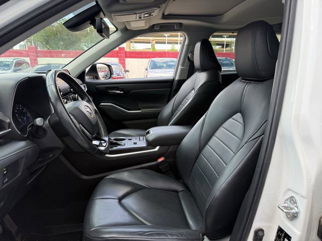 Used 2020 Toyota Highlander XLE AWD/4WD image 28