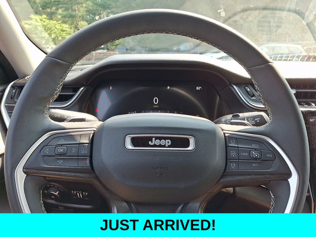 Used 2024 Jeep Grand Cherokee L Limited AWD/4WD image 21