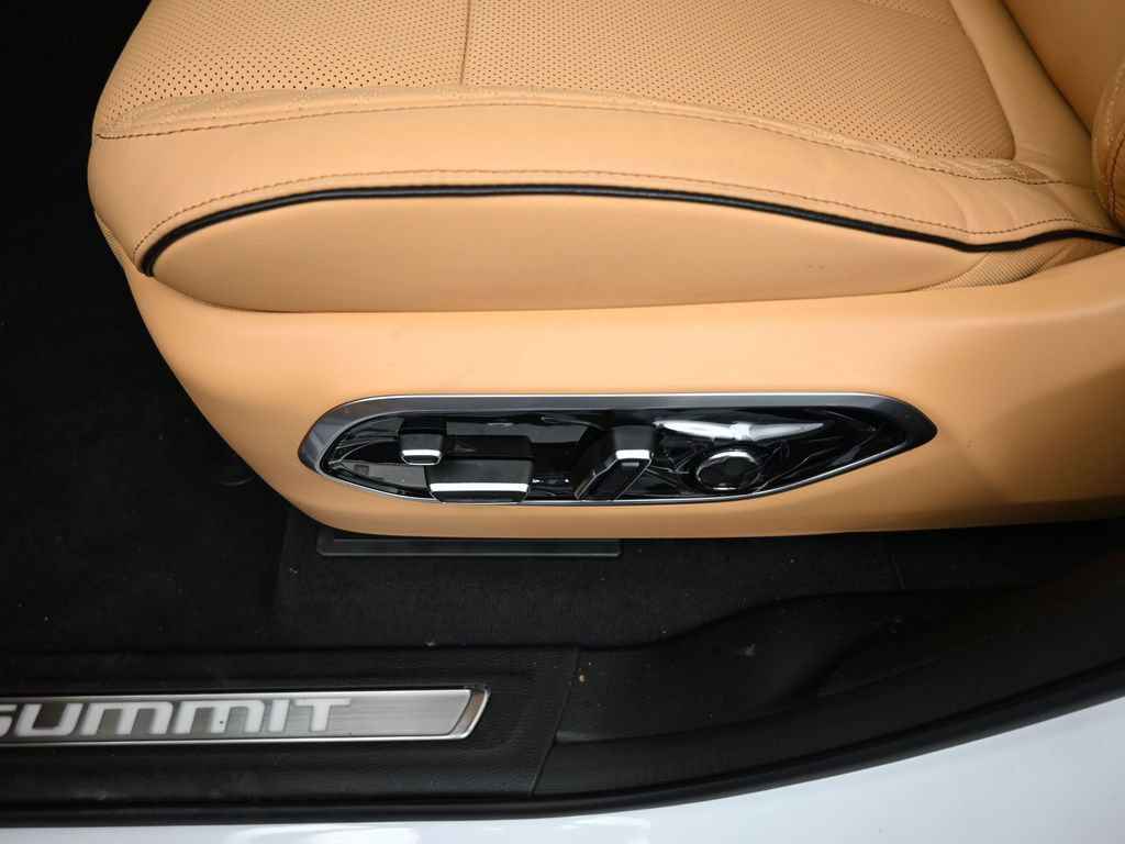 New 2025 Jeep Grand Cherokee Summit image 16