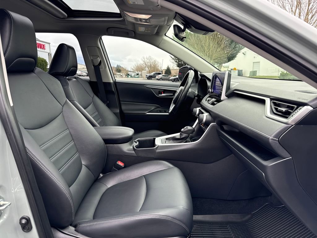 Used 2023 Toyota RAV4 XLE Premium image 16