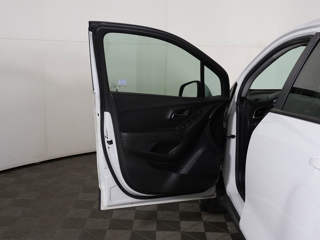 Used 2022 Chevrolet Trax LS AWD/4WD image 15