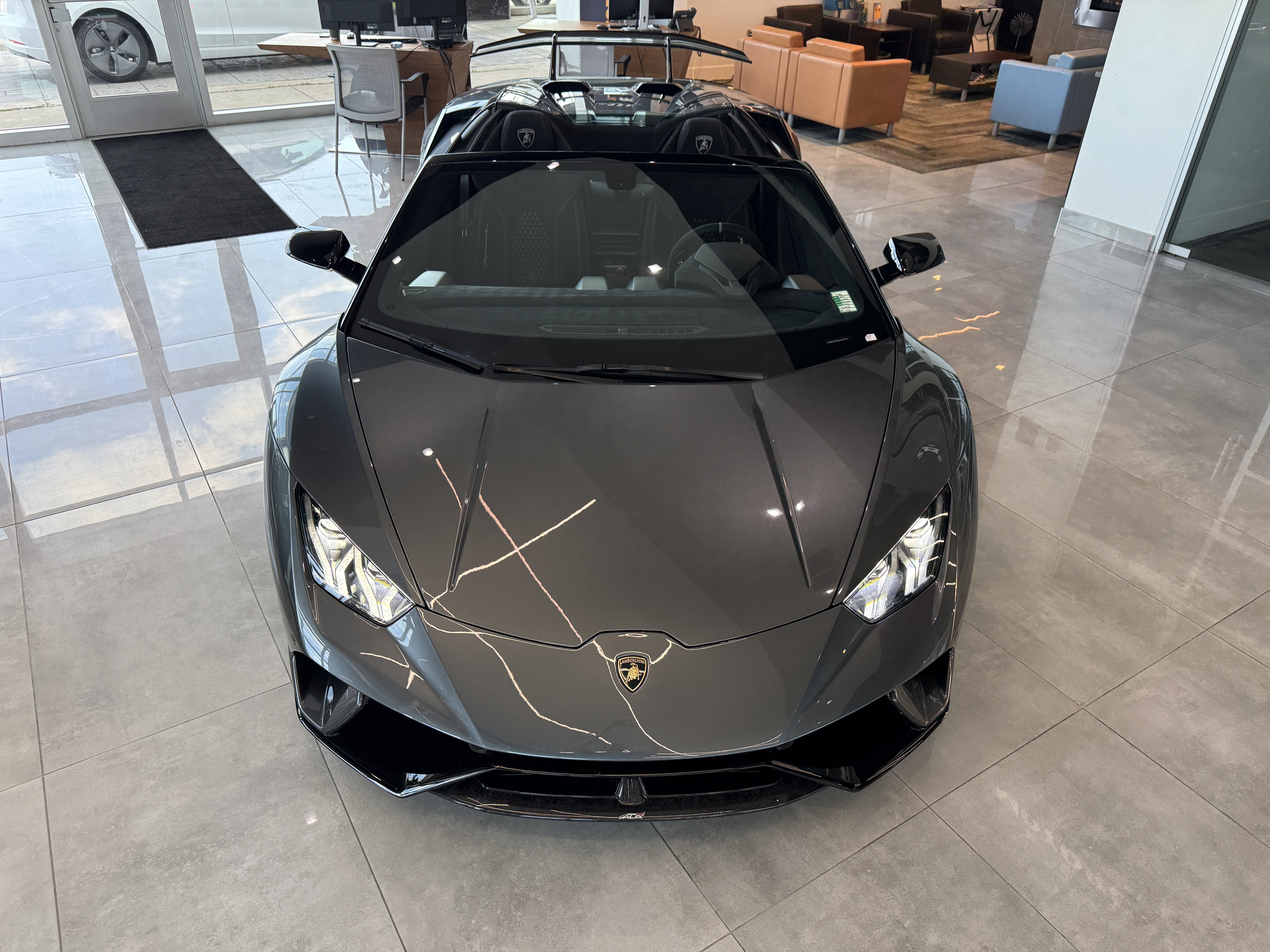 Used 2019 Lamborghini Huracan Performante AWD/4WD image 4