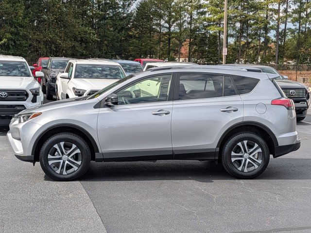 Used 2018 Toyota RAV4 LE FWD image 4
