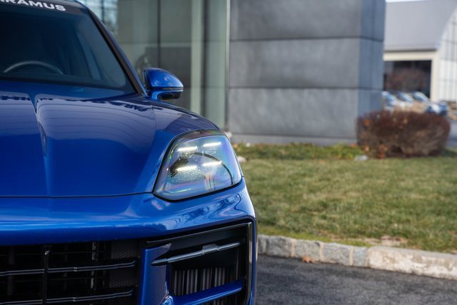 Used 2025 Porsche Cayenne GTS image 5