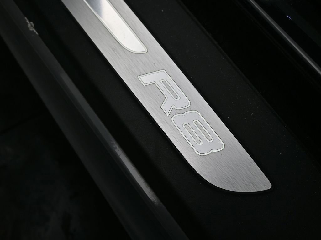 Used 2010 Audi R8 V10 image 44