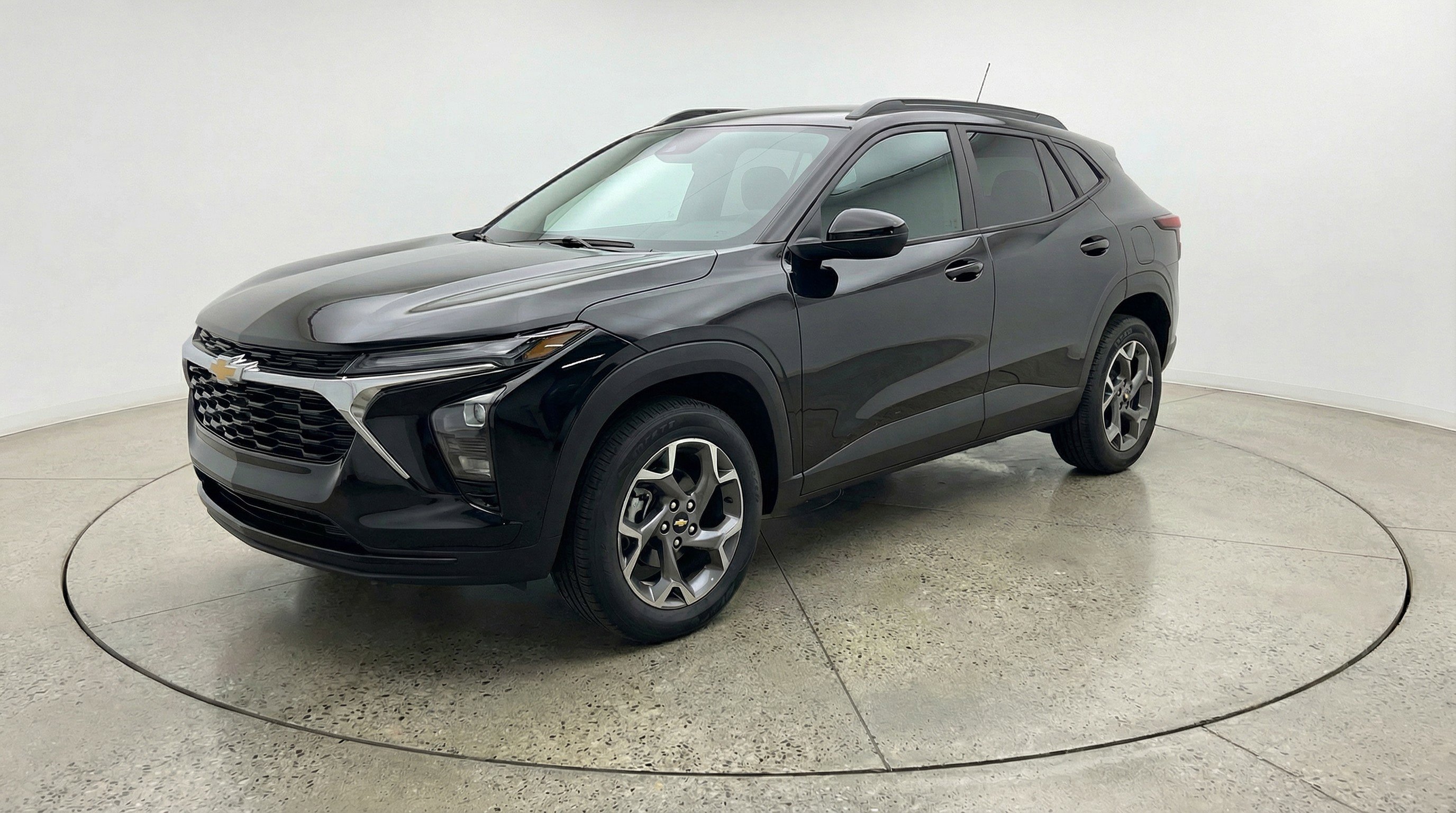 Used 2025 Chevrolet Trax LT image 3