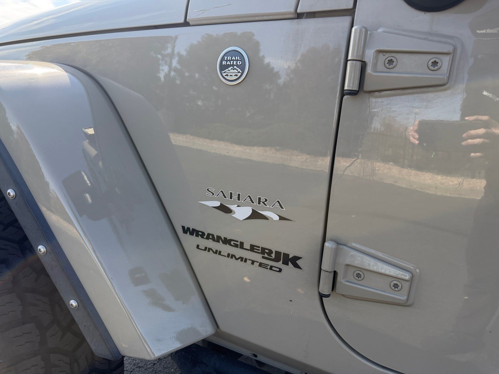 Used 2018 Jeep Wrangler Unlimited Sahara w/ Connectivity Group AWD/4WD image 23