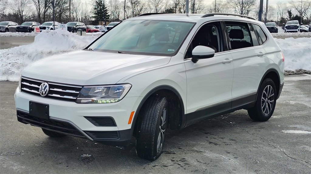 Used 2020 Volkswagen Tiguan SE w/ Panoramic Sunroof Package image 6