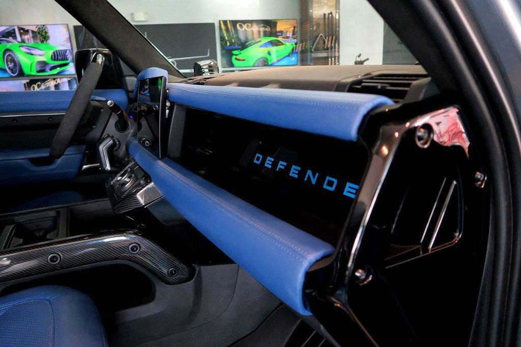 Used 2024 Land Rover Defender 110 X-Dynamic SE image 29
