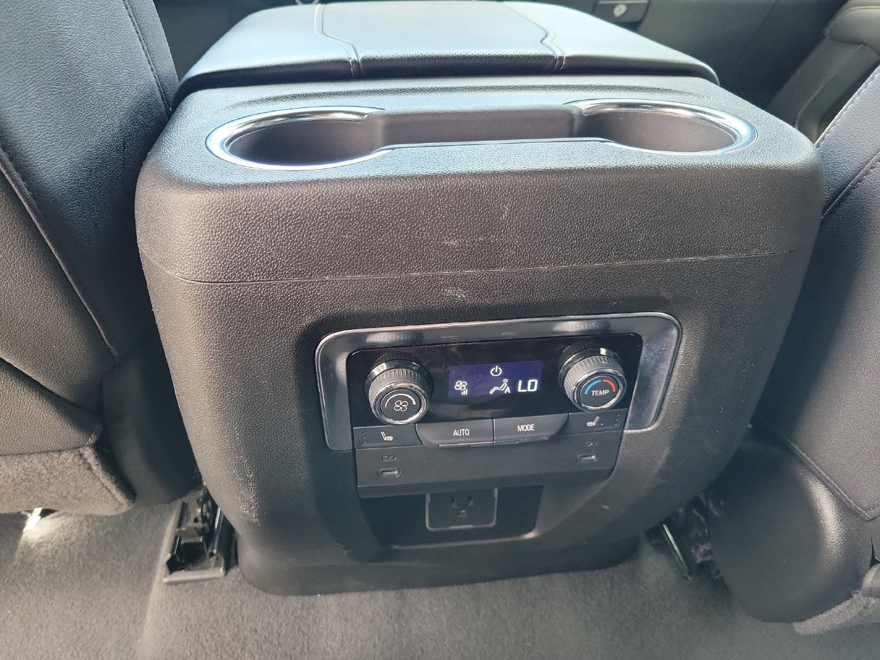 Certified 2025 Chevrolet Suburban Premier AWD/4WD image 15