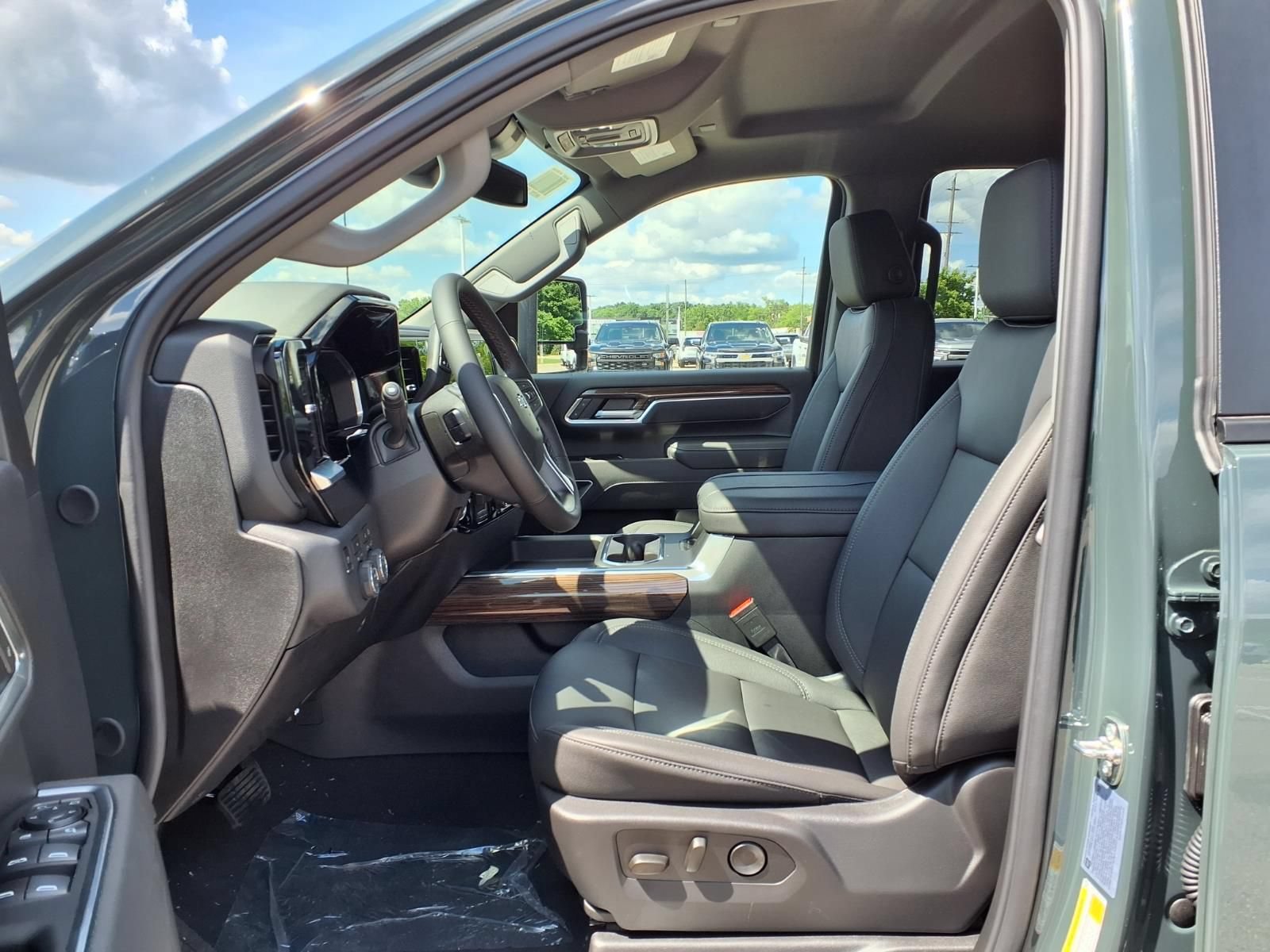 New 2026 Chevrolet Silverado 3500 LT w/ Trail Boss Package AWD/4WD image 15