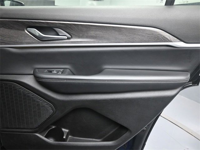 Used 2023 Jeep Grand Cherokee L Limited w/ Black Appearance Package image 29