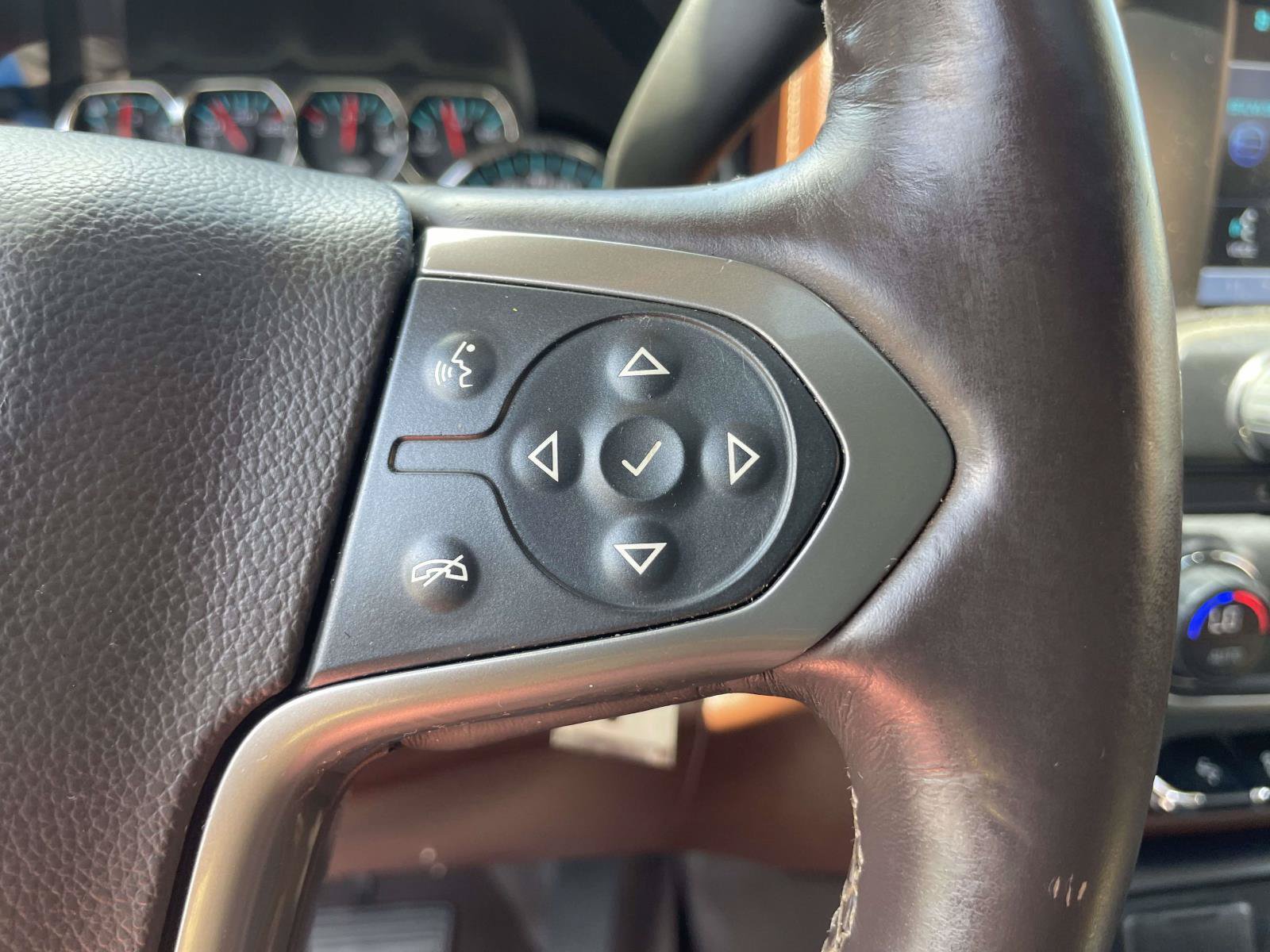 Used 2015 Chevrolet Silverado 2500 High Country w/ Duramax Plus Package AWD/4WD image 9