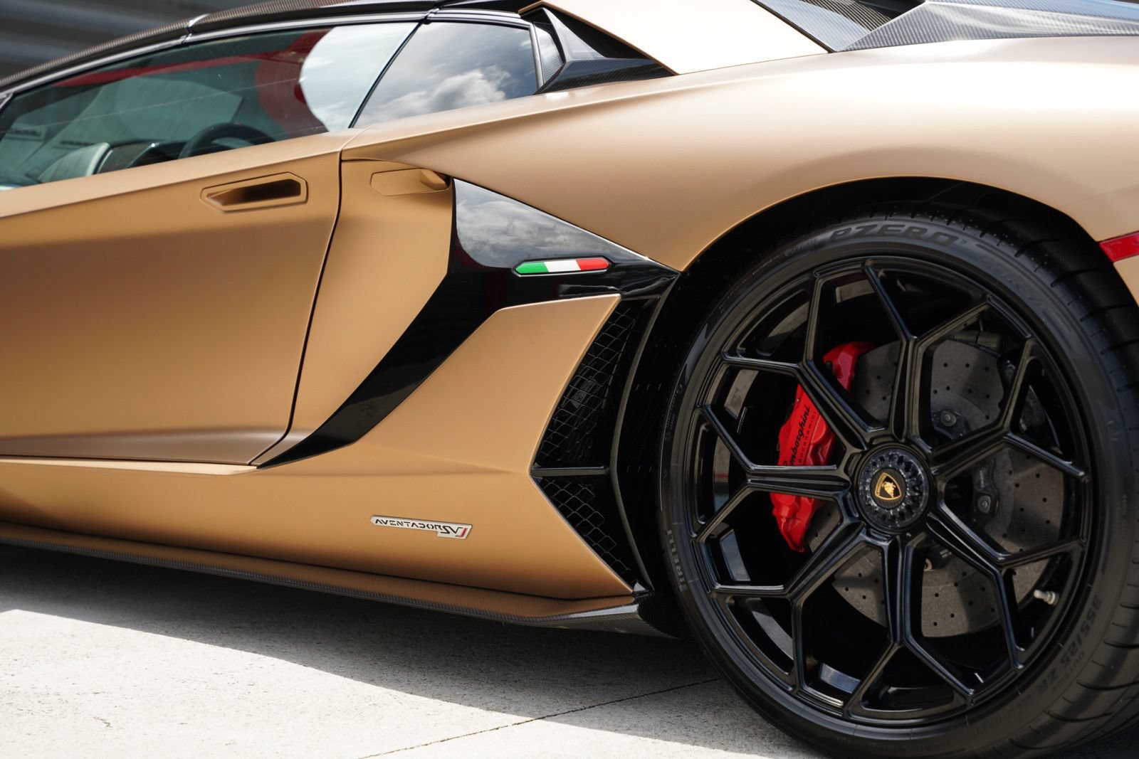 Used 2020 Lamborghini Aventador SVJ AWD/4WD image 14