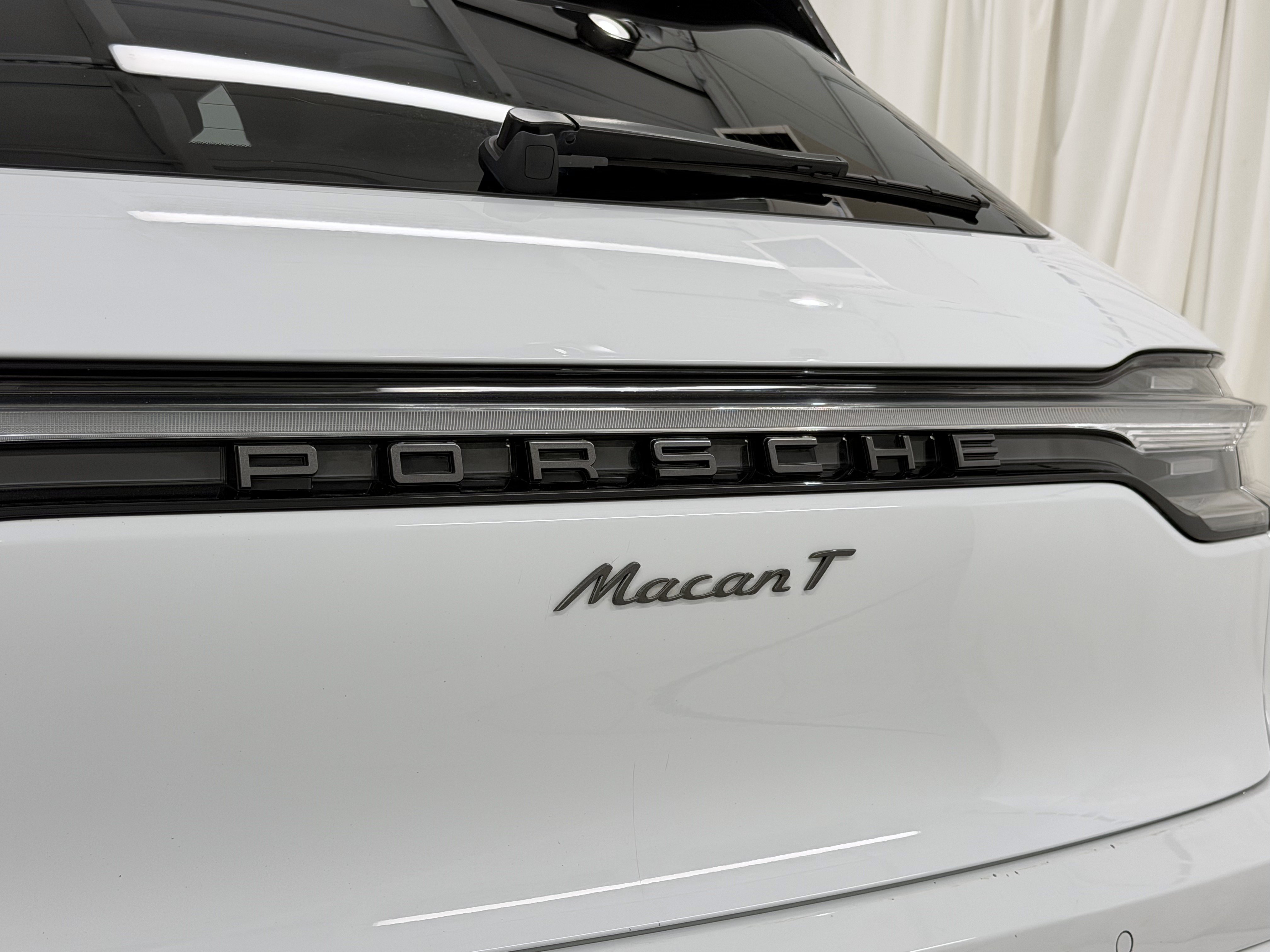 Certified 2023 Porsche Macan Turbo AWD/4WD image 68