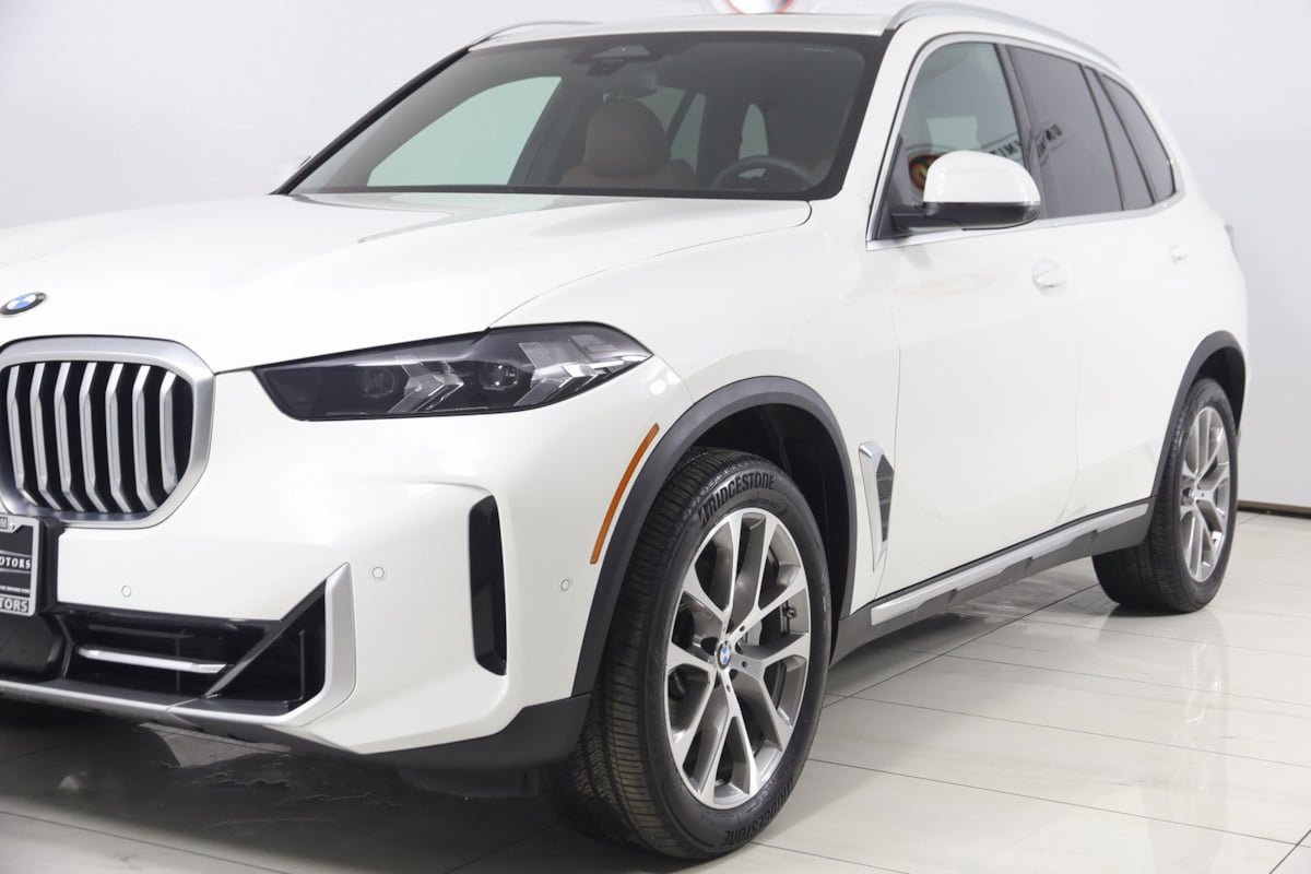 Used 2024 BMW X5 xDrive40i w/ Parking Assistance Package AWD/4WD image 60