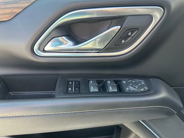 Used 2023 Chevrolet Suburban Premier image 3