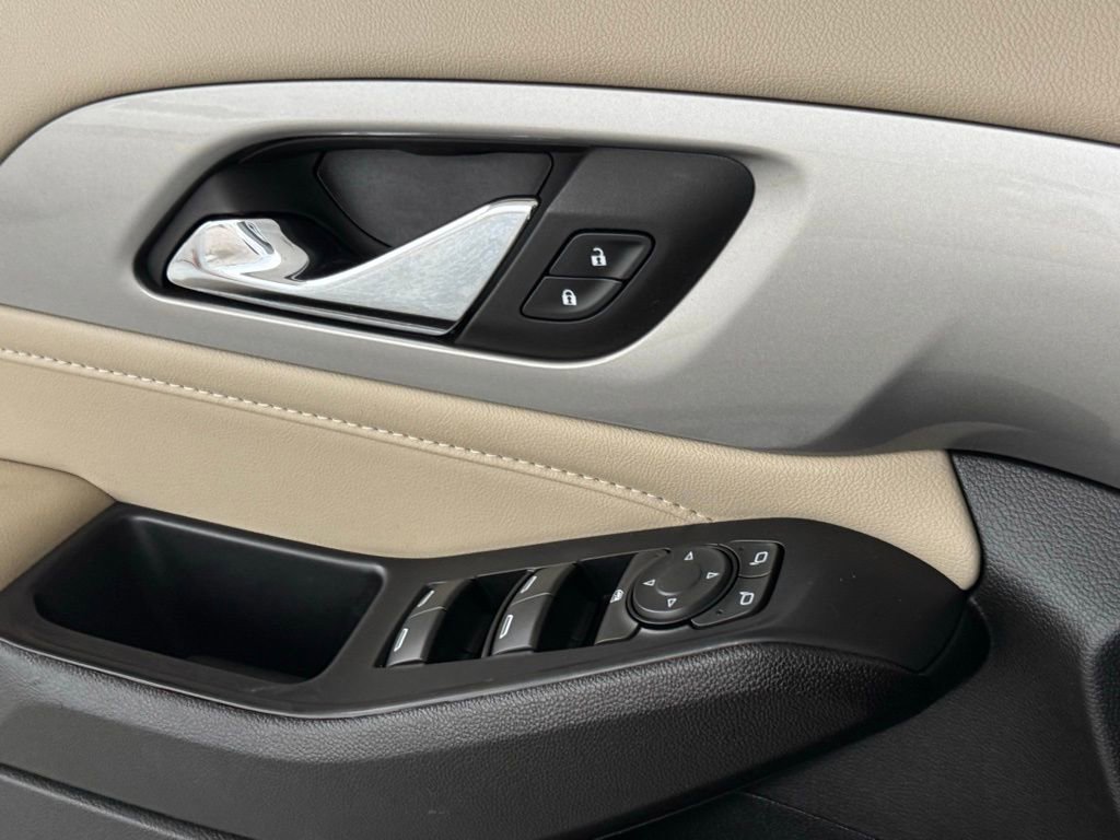 Used 2022 Chevrolet Traverse LS image 33