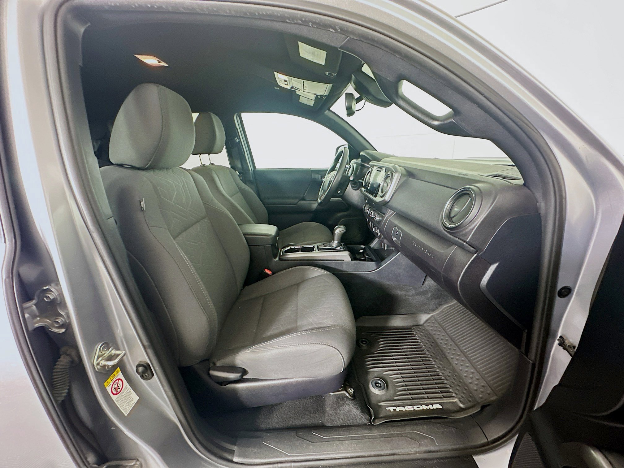 Used 2019 Toyota Tacoma TRD Sport w/ Technology Package image 29