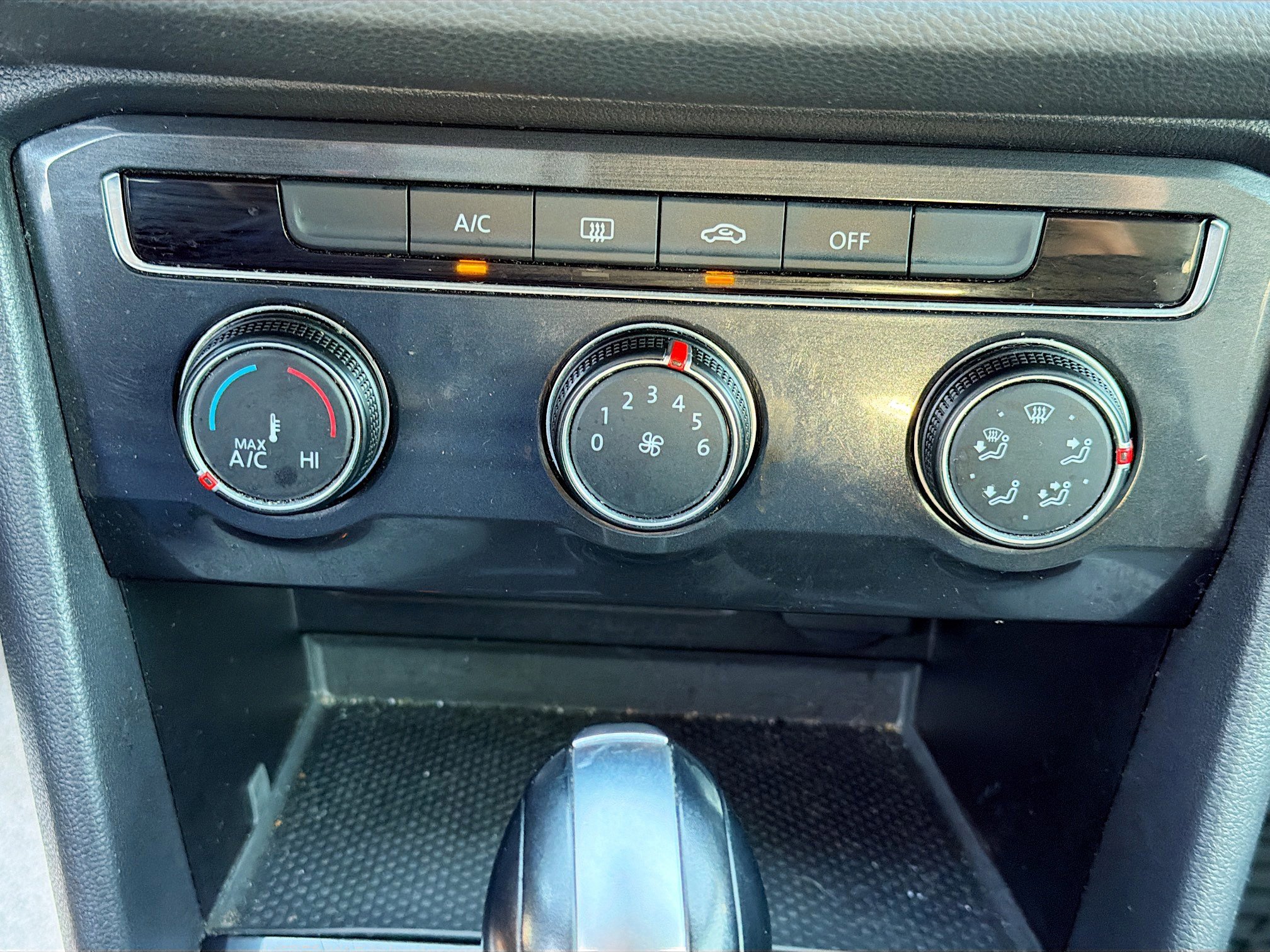 Used 2020 Volkswagen Tiguan S image 31