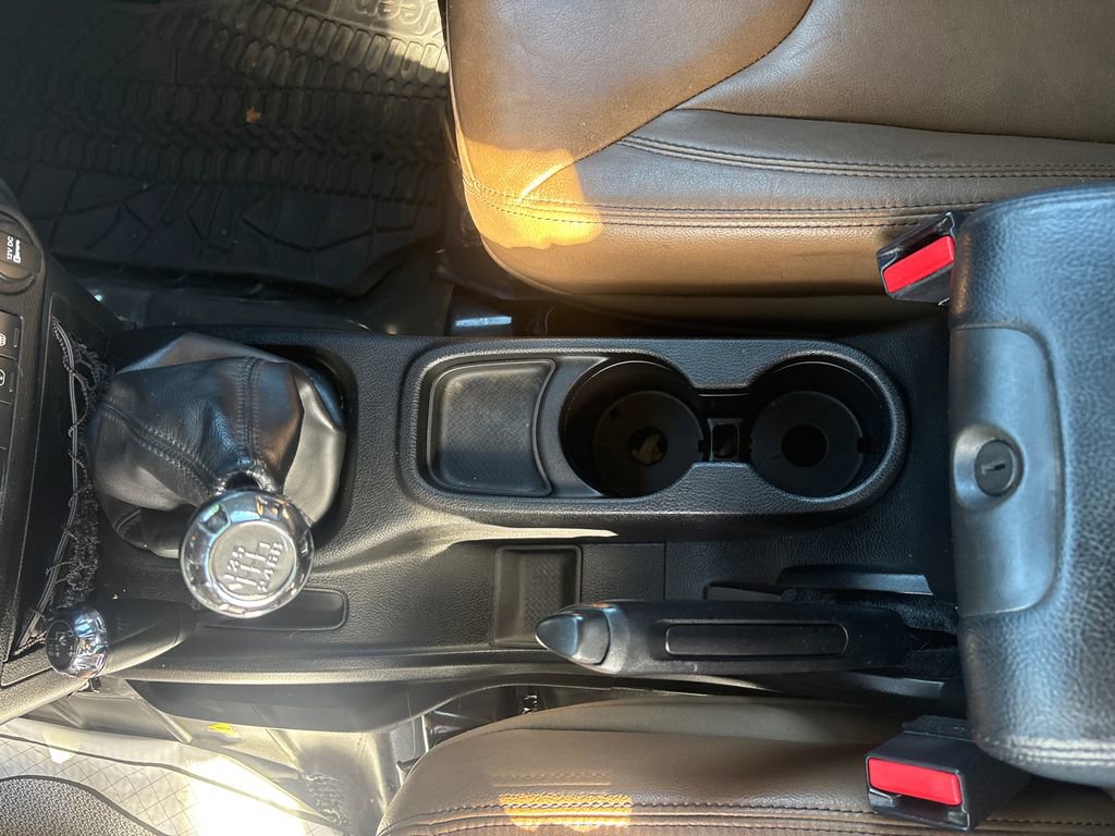 Used 2013 Jeep Wrangler Unlimited Sahara image 24