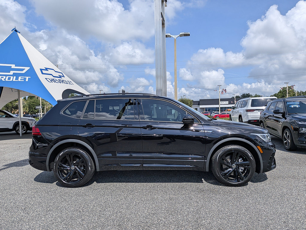 Used 2024 Volkswagen Tiguan SE R-Line FWD image 2