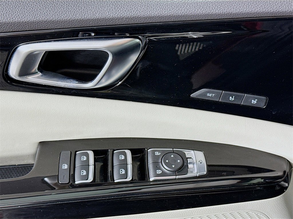 Used 2024 Kia Carnival SX Prestige image 25