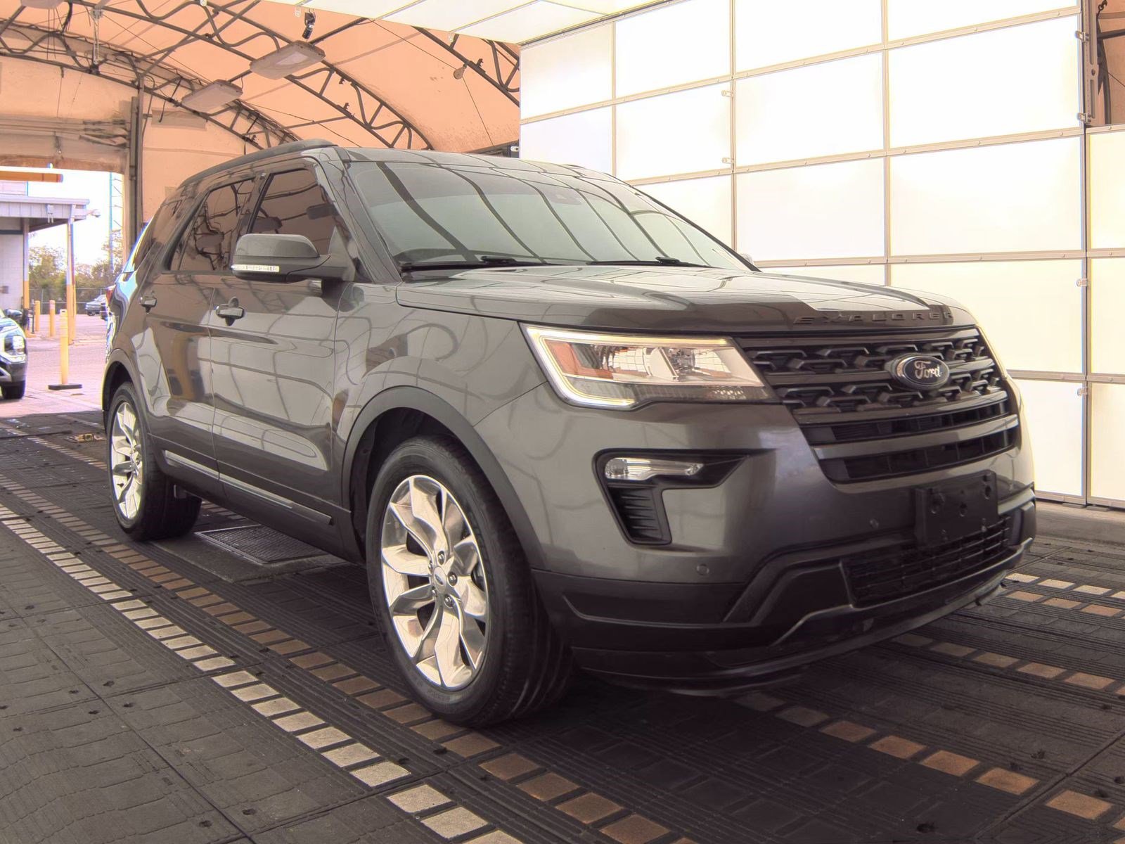 Used 2018 Ford Explorer XLT w/ Equipment Group 202A FWD image 6