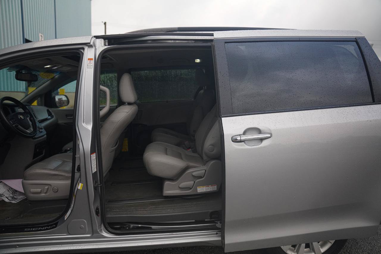 Used 2015 Toyota Sienna XLE w/ XLE Navigation Package AWD/4WD image 22