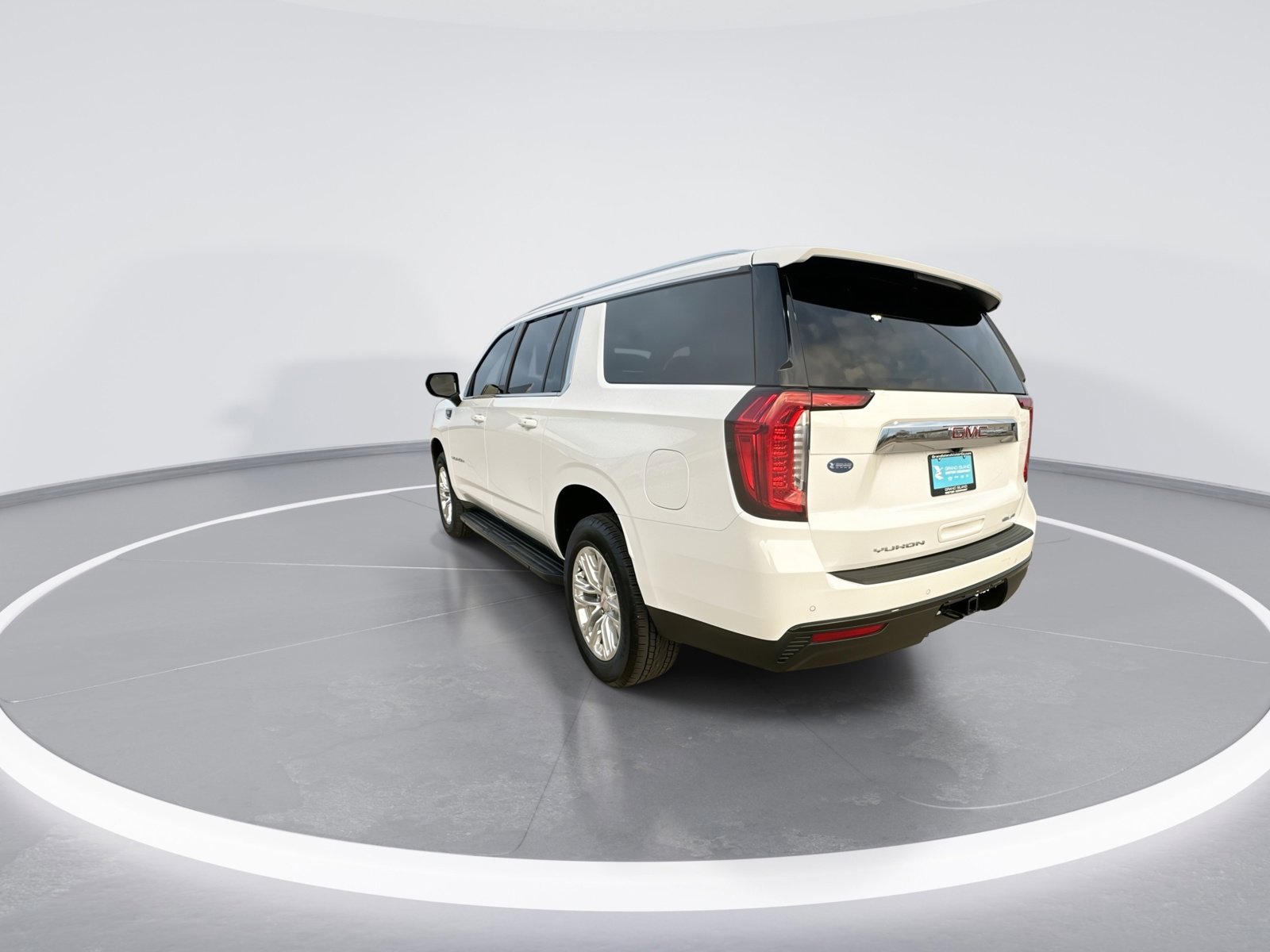 Used 2024 GMC Yukon XL SLE w/ Gmc Pro Safety Plus Package image 6
