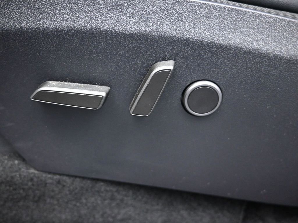 Used 2024 Tesla Model Y Long Range image 11