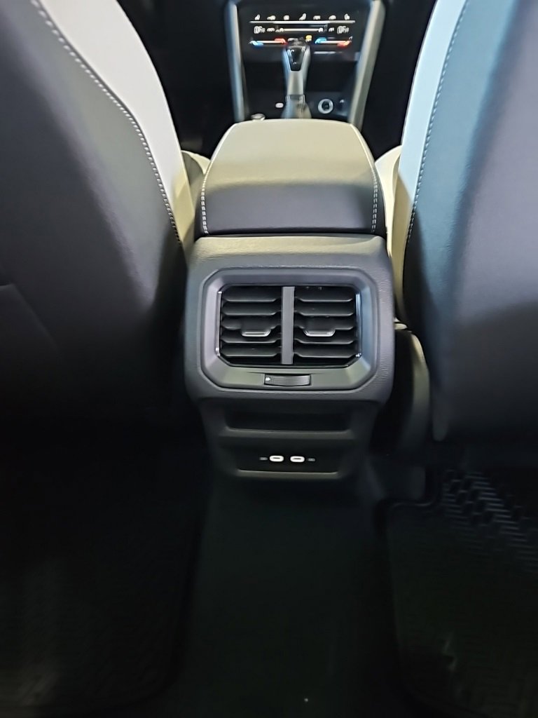 New 2026 Volkswagen Taos SE image 18