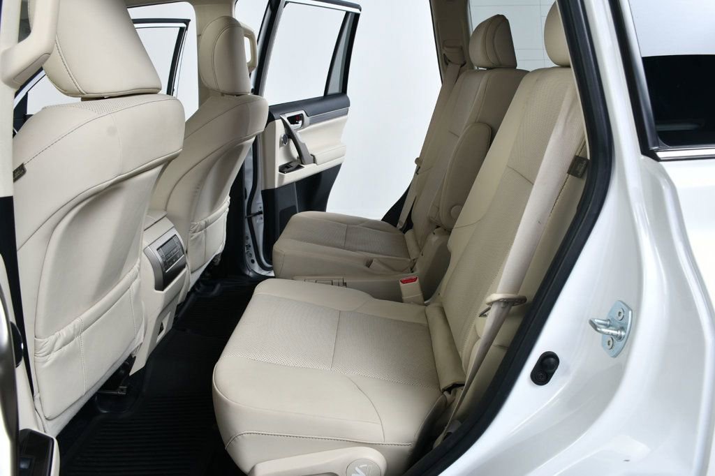 Used 2021 Lexus GX 460 Premium w/ Accessory Package AWD/4WD image 33