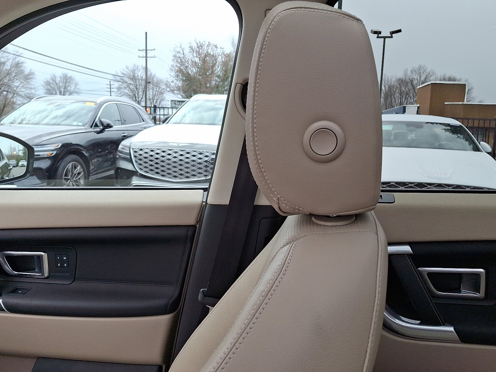 Used 2019 Land Rover Discovery Sport HSE image 17